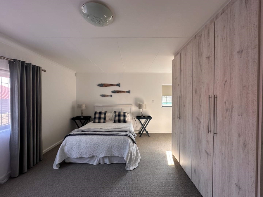 5 Bedroom Property for Sale in Fraaiuitsig Western Cape